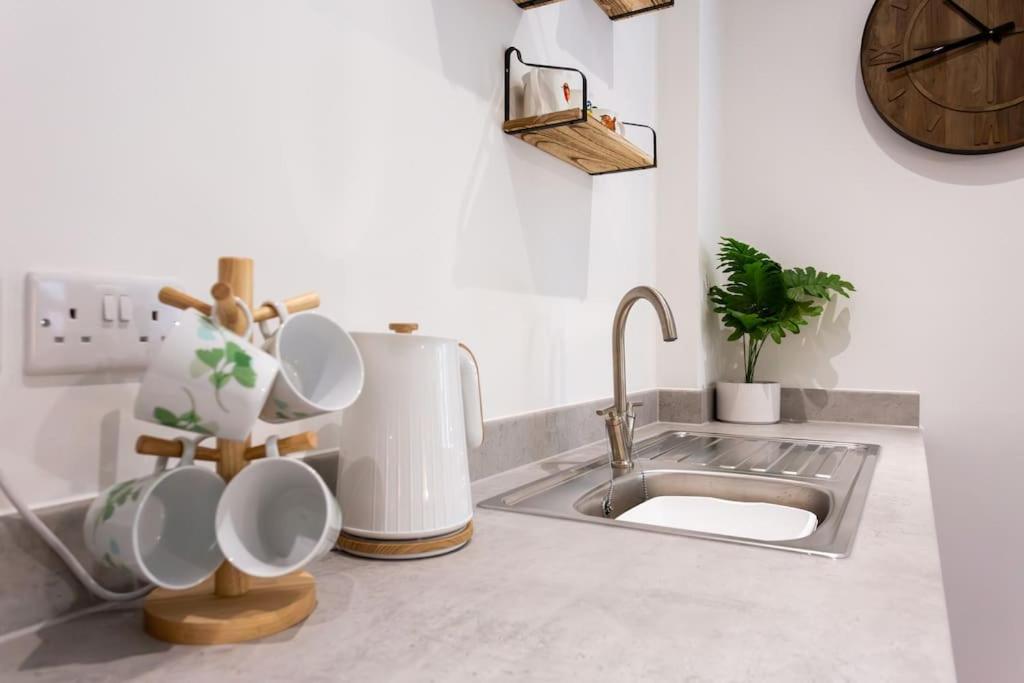 Polly'S Place Apartment Taunton & Free Off Road Parking & Wifi Eksteriør billede