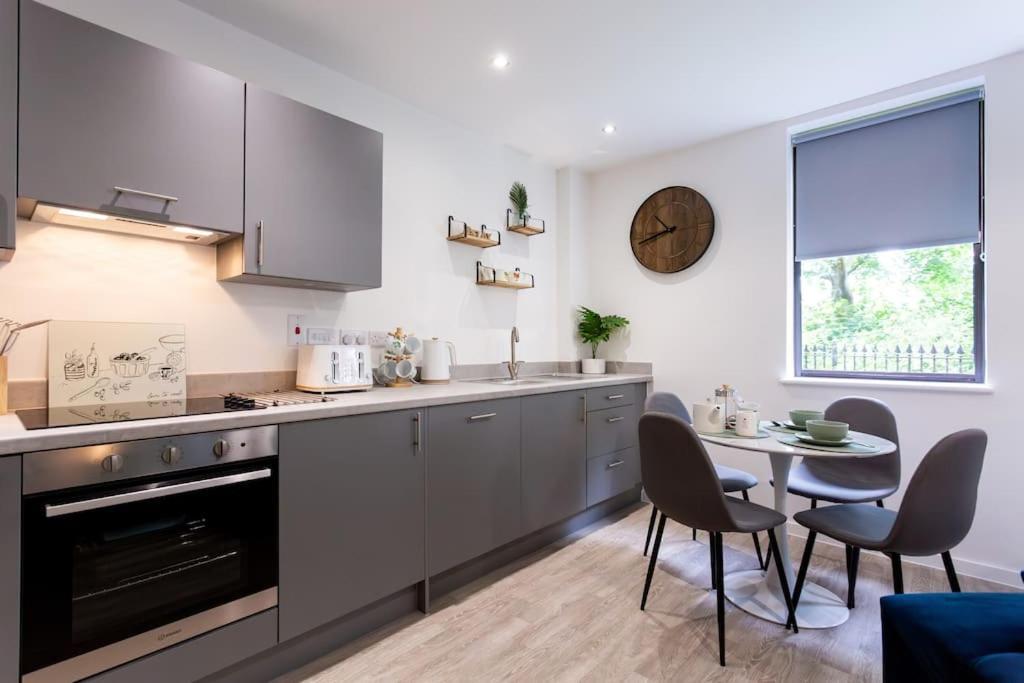 Polly'S Place Apartment Taunton & Free Off Road Parking & Wifi Eksteriør billede